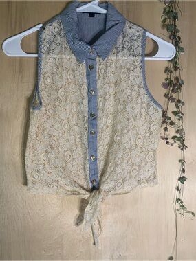 Women’s Pripe Size Small Lace Tie-Front Button Down in Cream and Blue Stripe